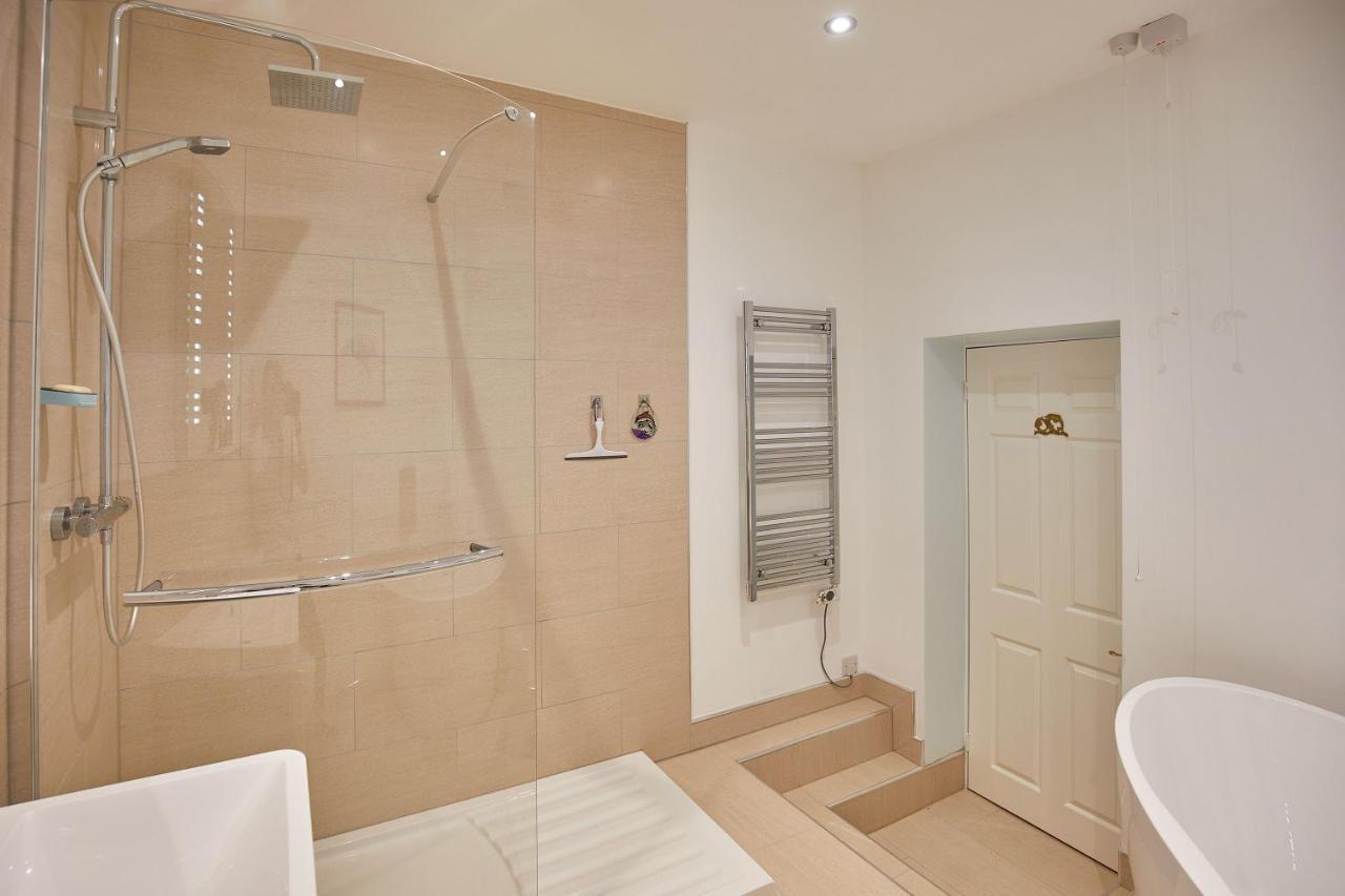 Host & Stay - 4 Metropole Towers Уитби Экстерьер фото